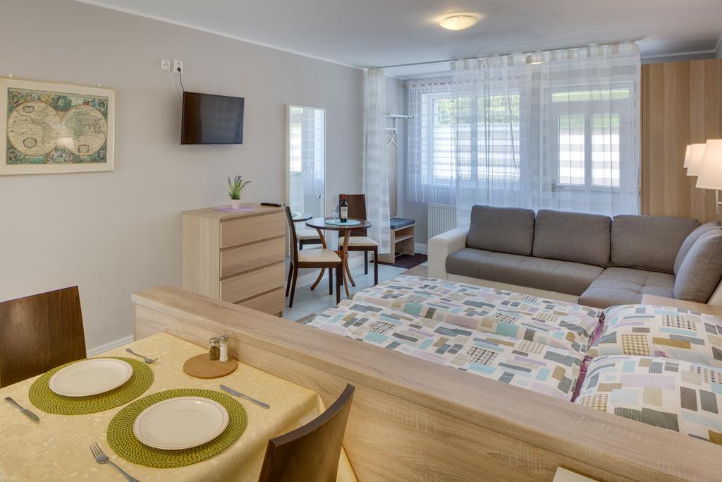 Apartements Studio 964 Líbeznice Buitenkant foto