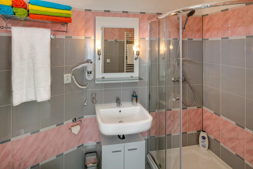 Apartements Studio 964 Líbeznice Buitenkant foto