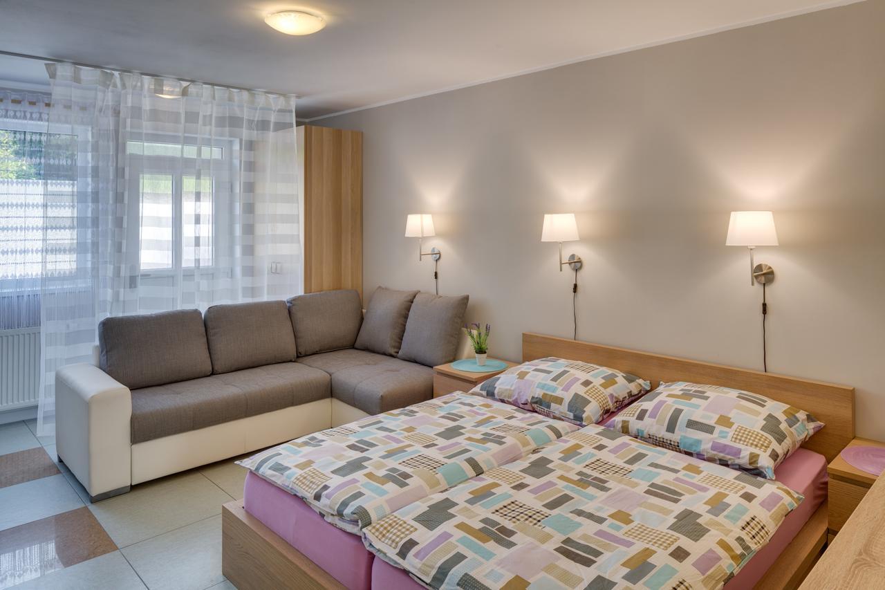 Apartements Studio 964 Líbeznice Buitenkant foto